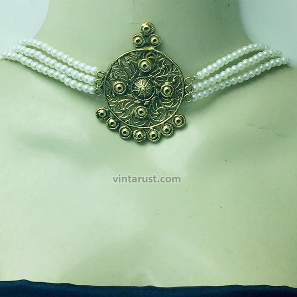 White Pearls Beaded Choker Necklace With Earrings and Ring - Picture 5 of 9